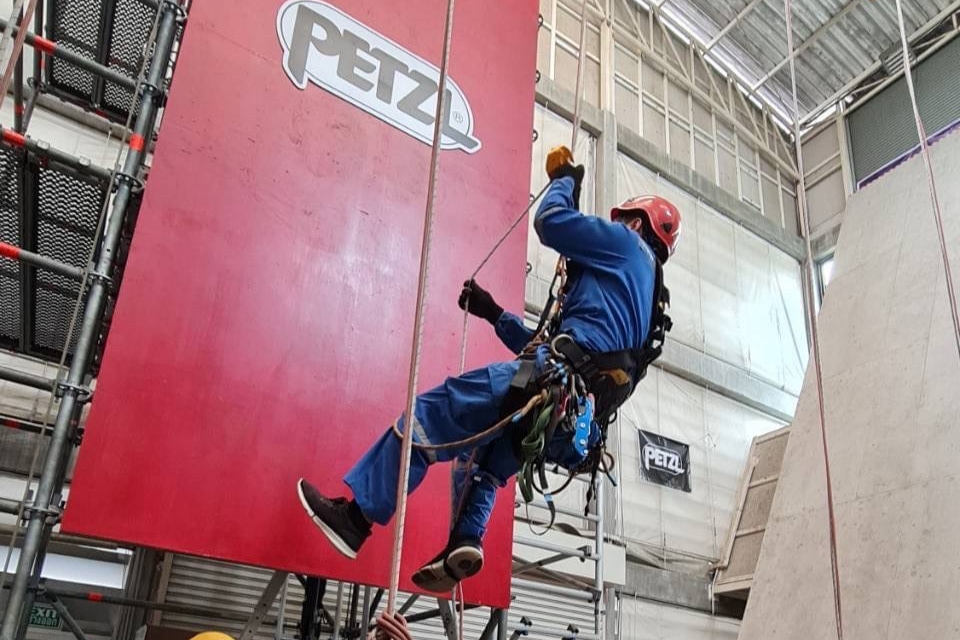 อบรมหลักสูตร Refresh Training Rope Access (IRATA)