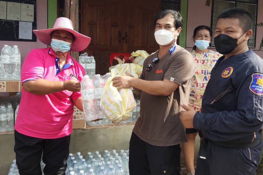 Help flood victims in Ban Khwao District, Chaiyaphum.