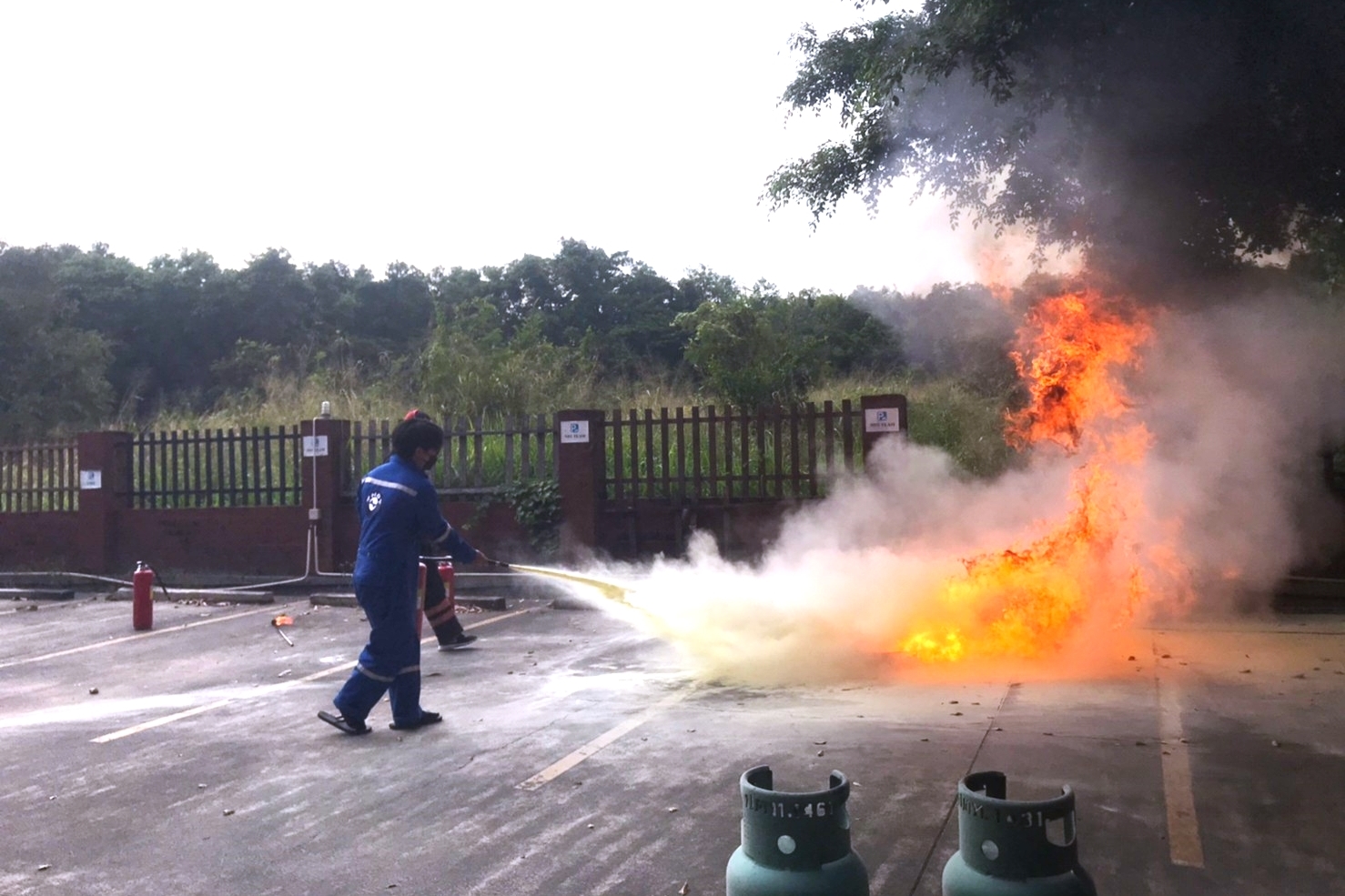หลักสูตร การดับเพลิงขั้นต้นและฝึกซ้อมหนีไฟ ณ สำนักงานระยอง ปี 2564
